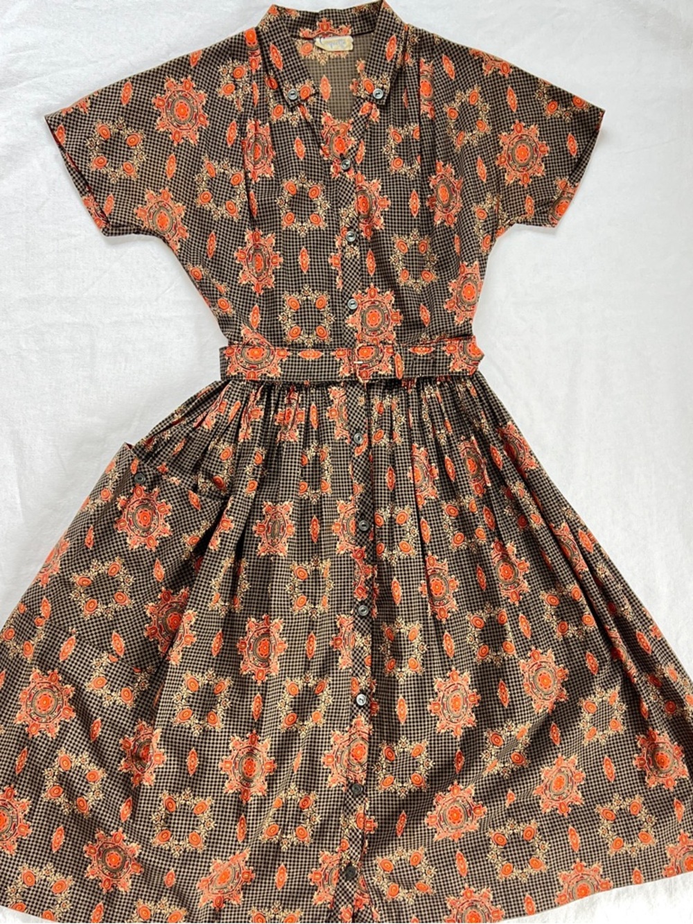 True 1950s new look day dress belted full skirt medallion print coquette label S